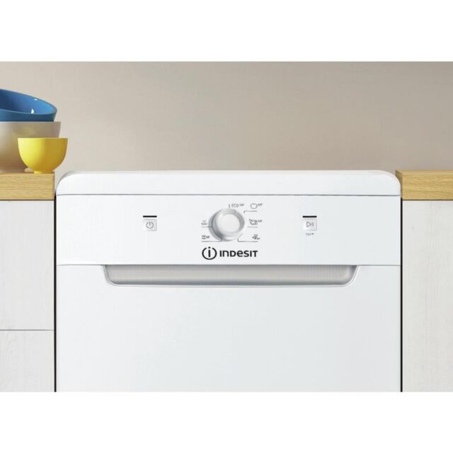 Indesit Dishwasher: slim, white colour