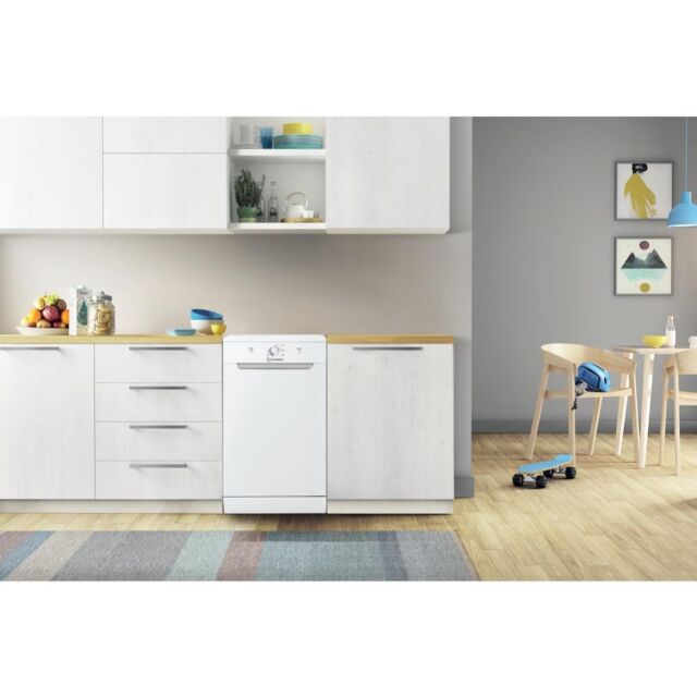 Indesit Dishwasher: slim, white colour