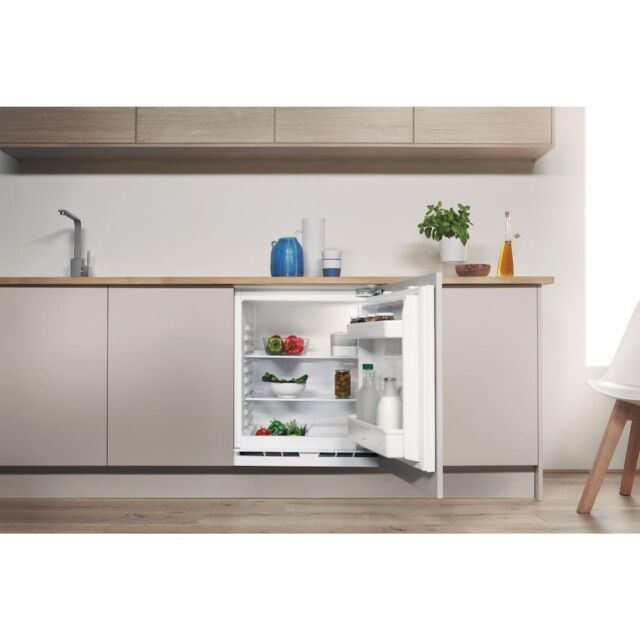 Indesit Integrated fridge