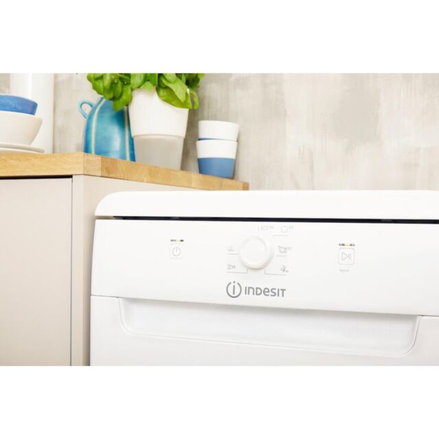 Indesit Dishwasher: slim, white colour